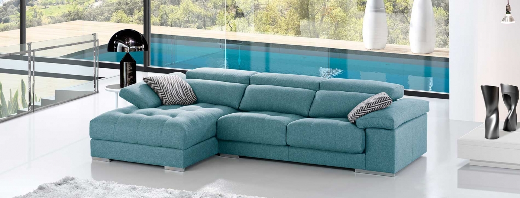 TRENTO AZUL 1030x393 - Un sofá azul grisáceo para un salón de ensueño