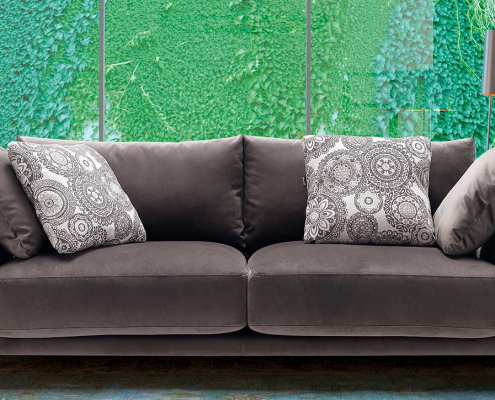 1 min 9 495x400 - Cómo limpiar la tapicería del sofá