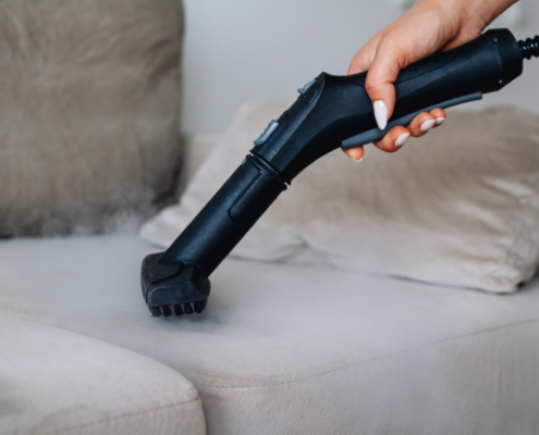 ¿Cómo limpiar sofá de tela con vaporeta?