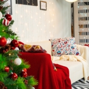 decorar sofa navidad sin recargar salon 180x180 - Home